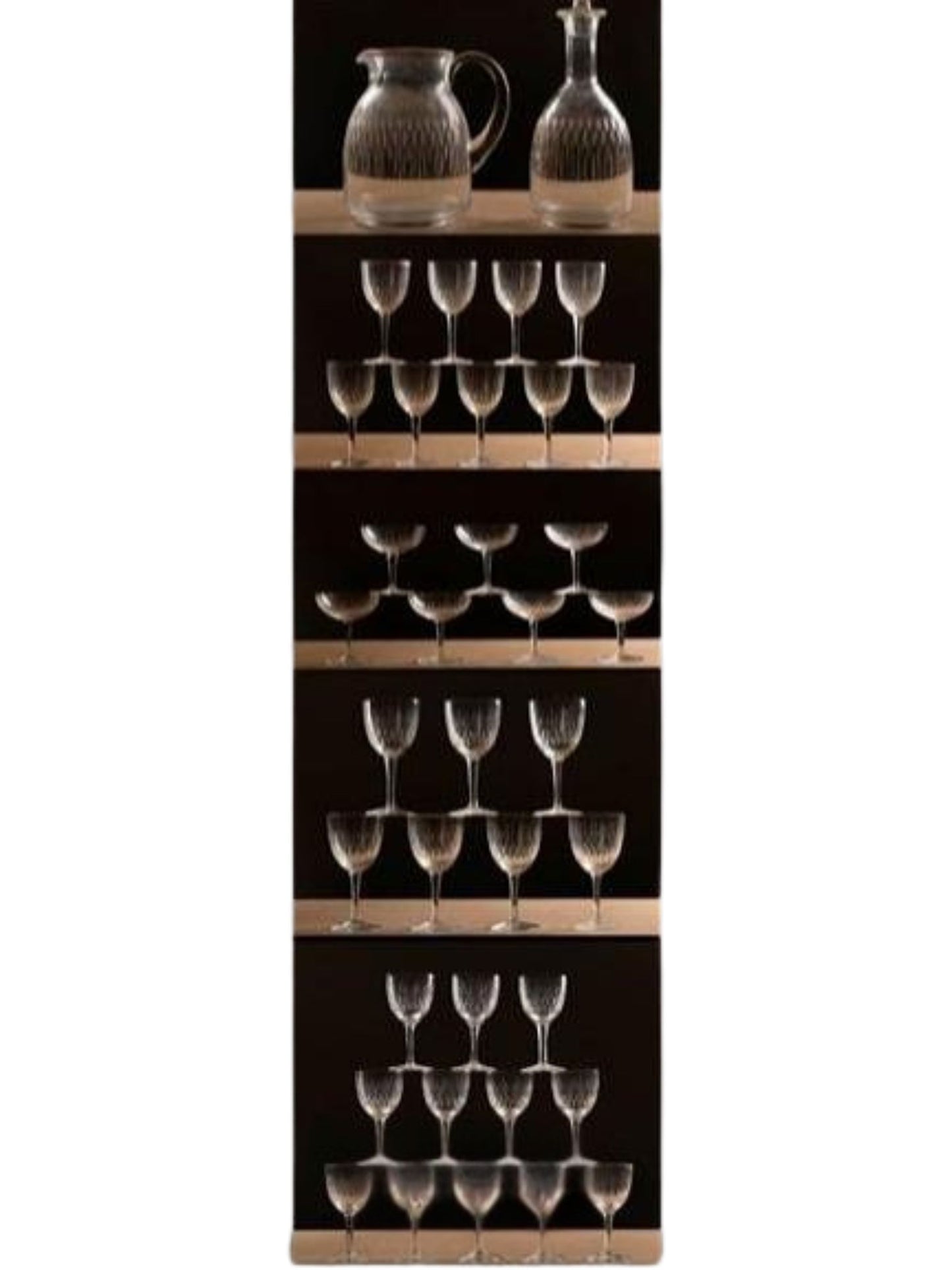 Baccarat. Set of engraved crystal glasses.